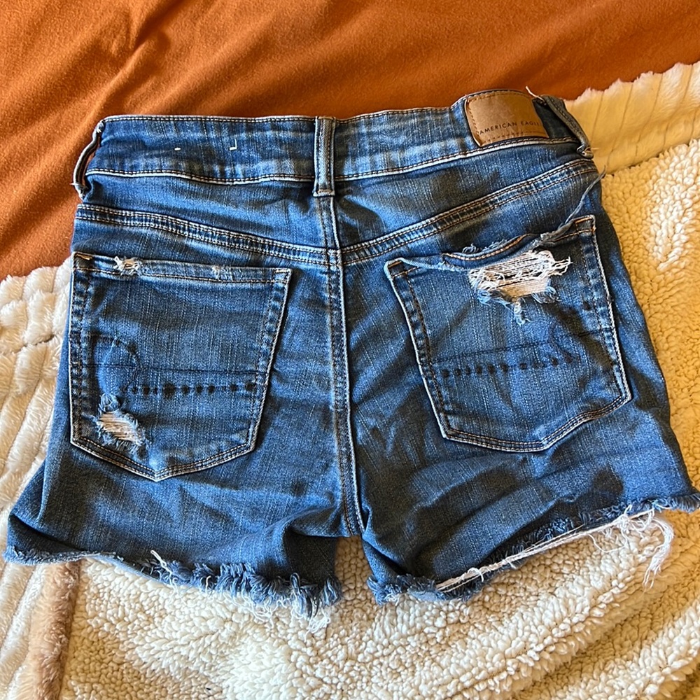 Size 6 American eagle shorts